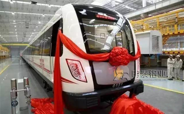 首列“郑州造”地铁的