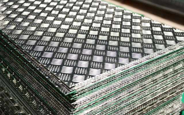 3003花纹铝板厂家-铝合金花纹铝板生产过程中环境也很重要